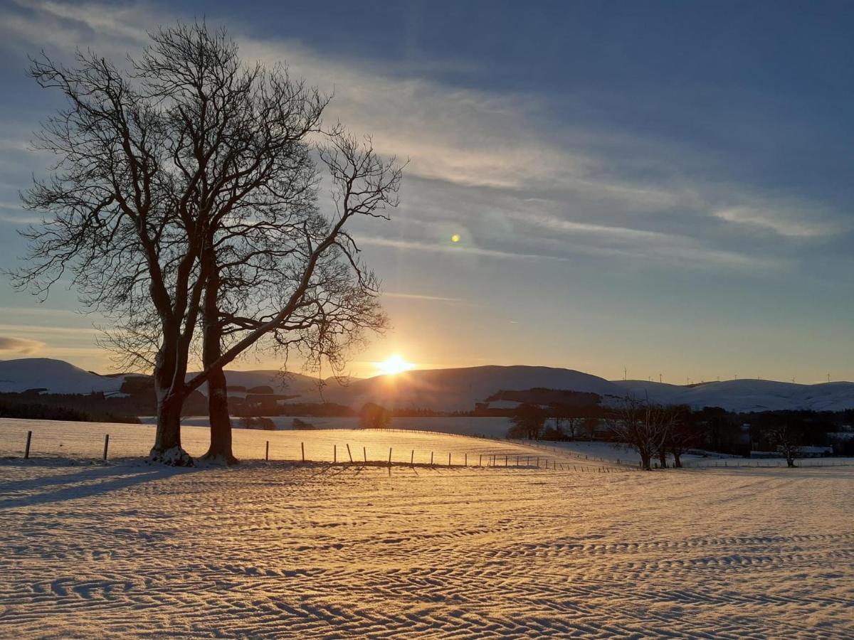 The Granary At Tinto Retreats, Biggar Is A Gorgeous 3 Bedroom Stone Cottage Wiston  エクステリア 写真