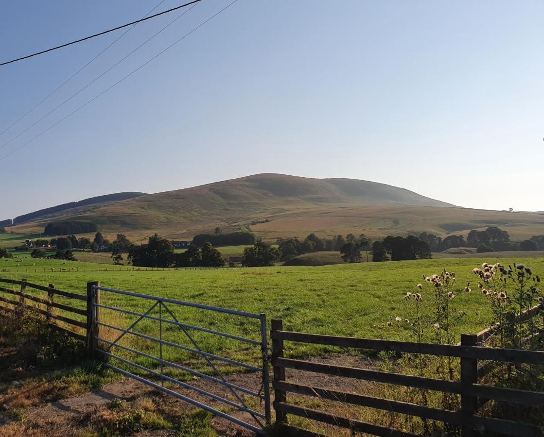 The Granary At Tinto Retreats, Biggar Is A Gorgeous 3 Bedroom Stone Cottage Wiston  エクステリア 写真