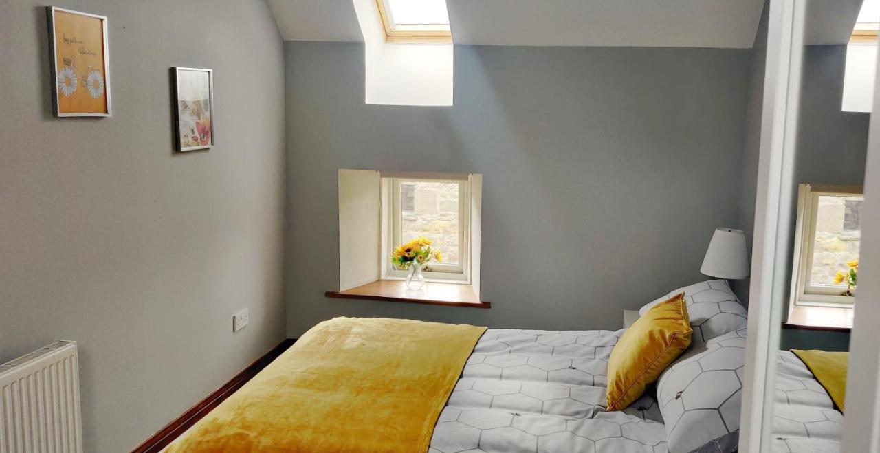 The Granary At Tinto Retreats, Biggar Is A Gorgeous 3 Bedroom Stone Cottage Wiston  エクステリア 写真