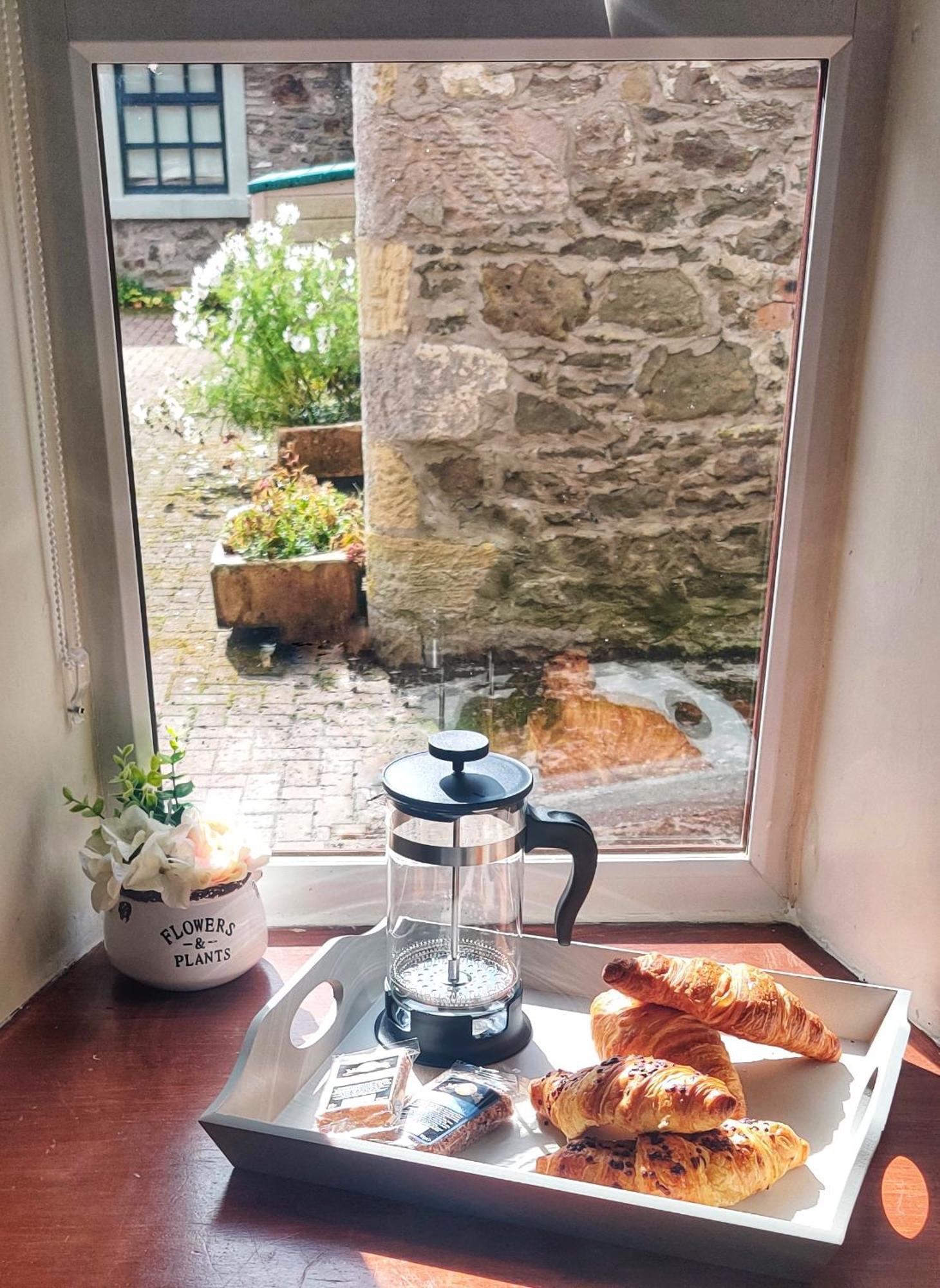 The Granary At Tinto Retreats, Biggar Is A Gorgeous 3 Bedroom Stone Cottage Wiston  エクステリア 写真